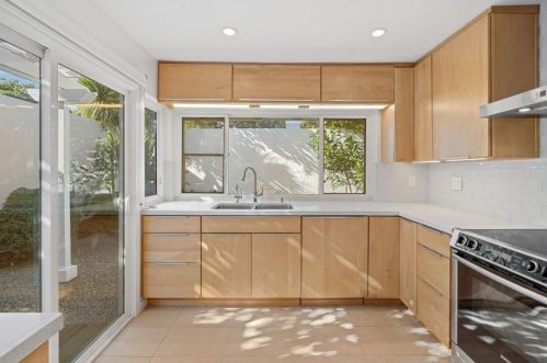 1477 Yukon Dr, Sunnyvale, CA 94087-4451