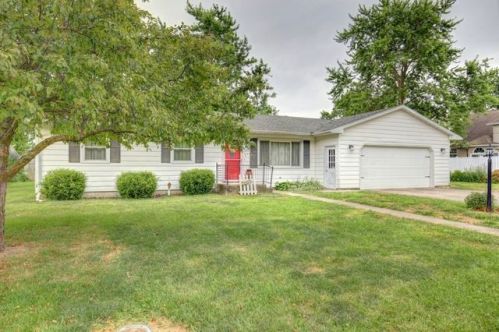 307 Linden St, Tolono, IL 61880-9785