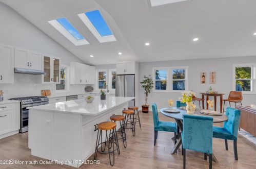 31 Hazlet Ave, Hazlet, NJ 07730-1845