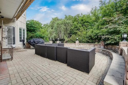 6919 Fieldstone Dr, Willowbrook IL  60527-5295 exterior