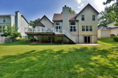 1543 Oakglen Dr, Fenton, MO 63026-7020