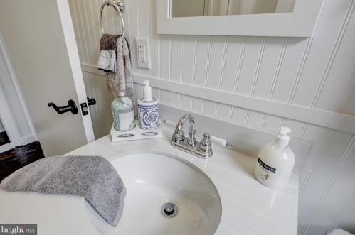 210 Rosedale Ave, Lancaster PA  17603-5708 exterior