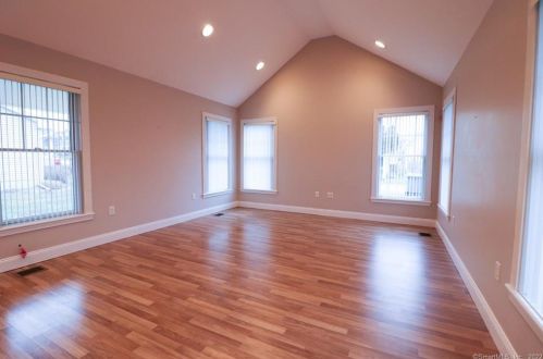 40 Whitecap Rd, Niantic CT  06357-3326 exterior
