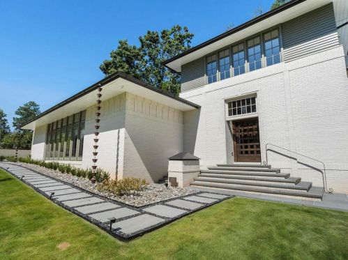 1741 Friar Tuck Rd, Atlanta GA  30309-2659 exterior
