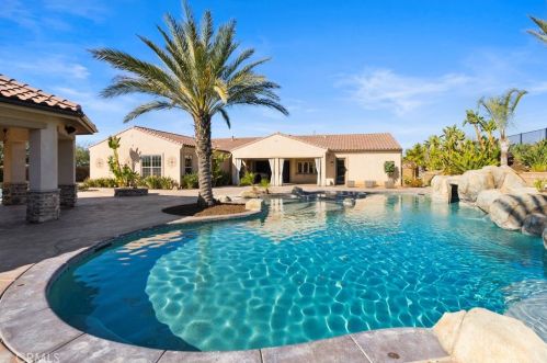 7756 Kingdom Dr, Riverside CA  92506 exterior