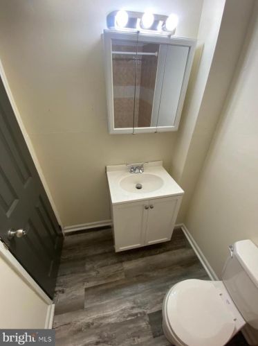 4250 Broad St, Philadelphia, PA 19140-1935