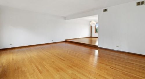 8401 Park Ave, Willowbrook IL 60527-6343 exterior