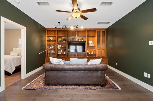 7305 Crofton Dr, Dallas TX  75231-4807 exterior