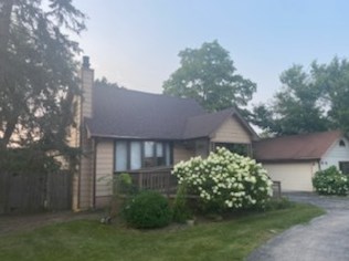 315 Bonnie Brae Ln, Willowbrook IL  60527-7008 exterior