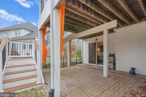 827 Spring Knoll Dr, Herndon VA  20170-3920 exterior