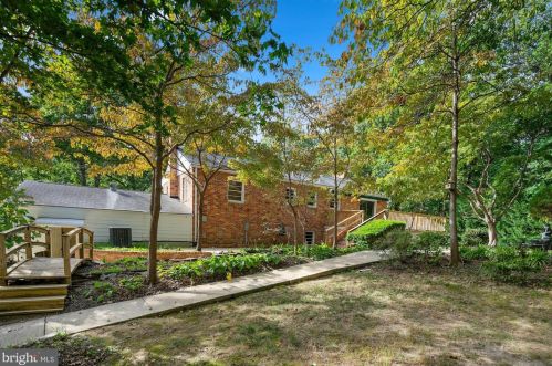 7301 Lackawanna Dr, Springfield VA  22150-4418 exterior