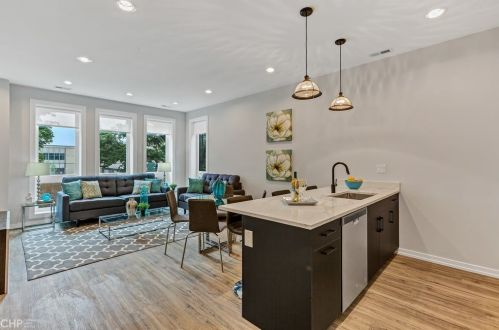 5203 Wabash Ave, Chicago, IL 60615-3312