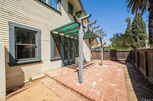 5292 Magnolia Ave, Riverside CA  92506-1248 exterior