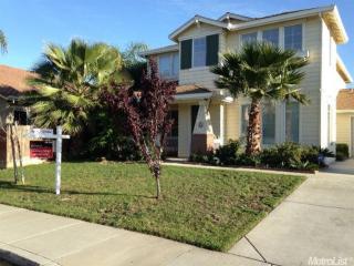 1752 Riverview Ave, Tracy, CA 95377-8357