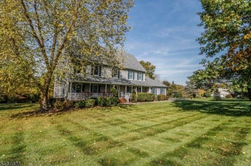 16 Rolling Hills Way, Port Murray, NJ 07865-3016
