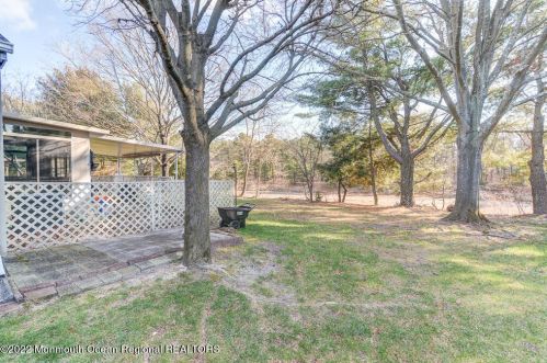 27 Harrogate Ln, Lakehurst, NJ 08759-6816