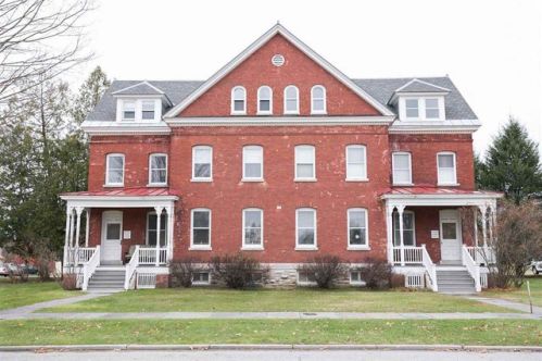 501 Dalton Dr, Colchester VT 05446-3104 exterior