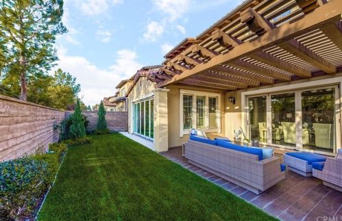 18 Shadybend, Irvine CA  92602-0844 exterior