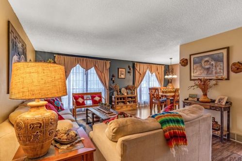 31 Belvista Ct, Pueblo, CO 81001-1703