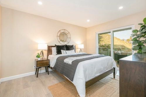815 Moorside Dr, Glendale CA  91207-1135 exterior