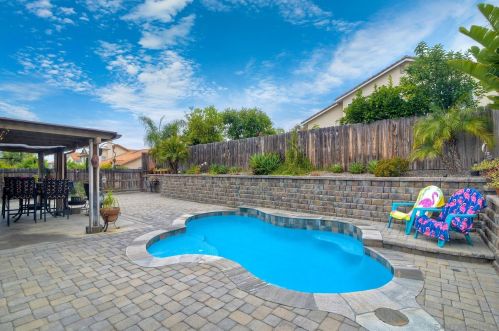 1350 Corte Lira, San Marcos, CA 92069-7335