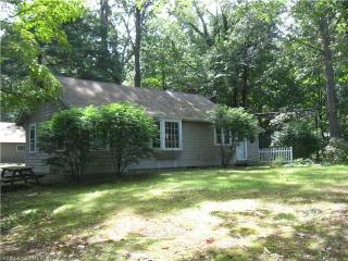 9 Cedar St, Chester, CT 06412-1021