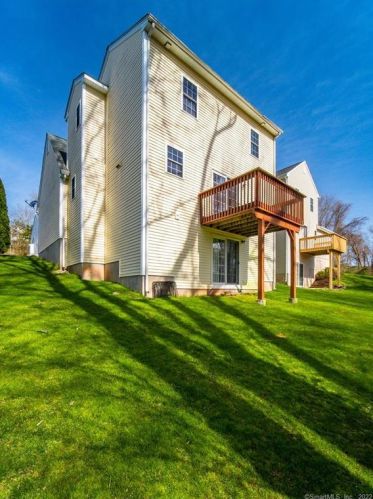 3 Sycamore Way, Wallingford CT  06492-4380 exterior