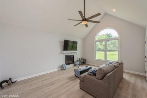 9650 County Line Rd, Crown Point IN  46307-8511 exterior