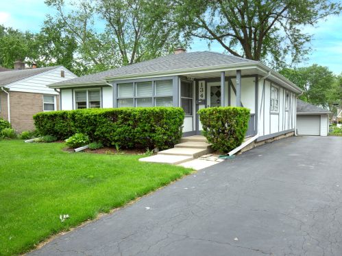 134 Sunnyside Ave, Elmhurst IL  60126-3212 exterior
