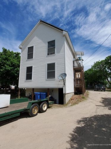 77 Beal St, Norway, ME 04268-5728