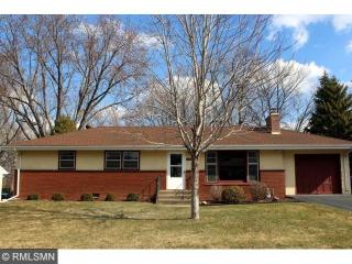 2476 Oxford St, Saint Paul, MN 55113-3326