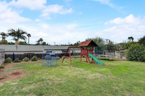 145 El Valle Opulento, Vista CA 92083-7708 exterior