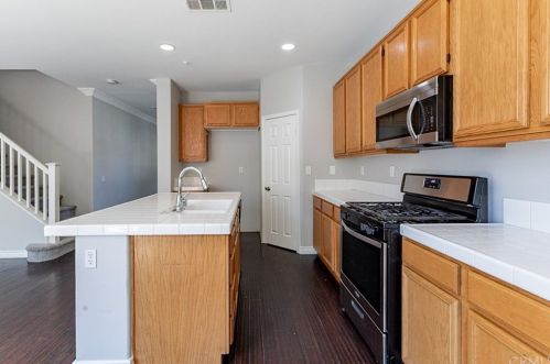 2018 Enna Ct, Riverside CA  92507-2399 exterior