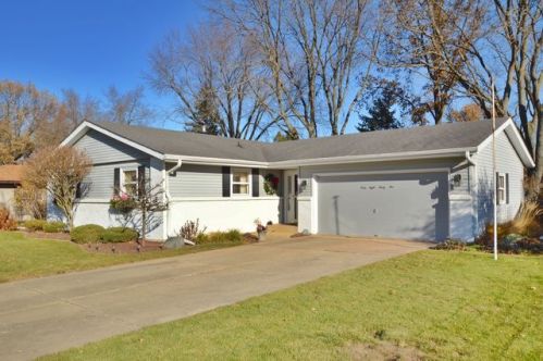 4835 Burningtree Dr, Rockford, IL 61114-5311