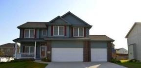 2130 Broadwater Dr, Omaha, NE 68046-4570
