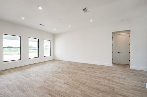 1319 Palomino Trl, Angleton TX 77515-9682 exterior