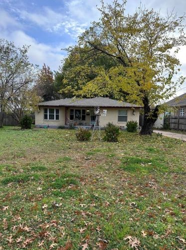 512 Irby Ln, Irving TX  75061-7052 exterior