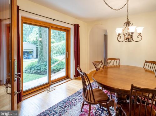 8408 Chippewa Rd, Philadelphia PA 19128-1206 exterior