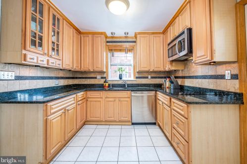 9408 Colesville Rd, Silver Spring MD 20901-4820 exterior