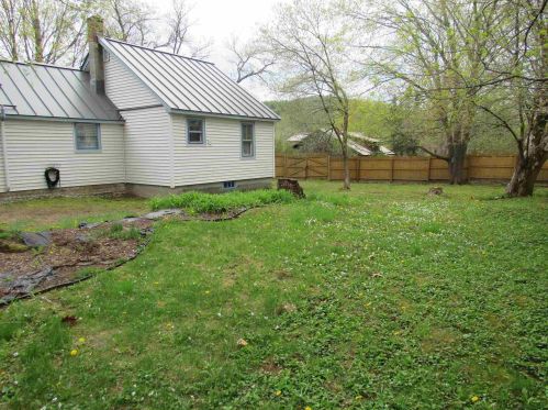 22 2nd St, Unity, NH 03773-2101