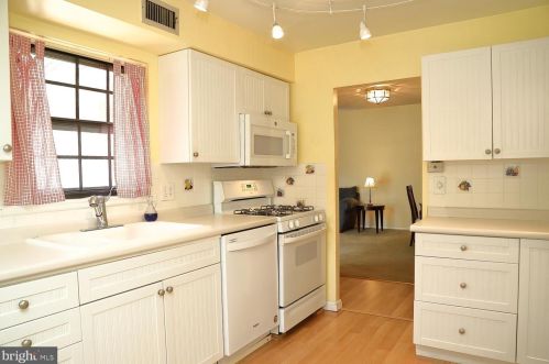 59 Valleybrook Dr, Lancaster PA  17601-4612 exterior