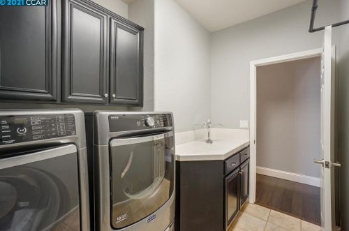 1046 Rolling Woods Way, Concord CA  94521-5400 exterior
