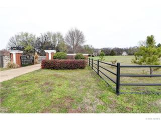 5705 121st St, Bixby, OK 74008-2326