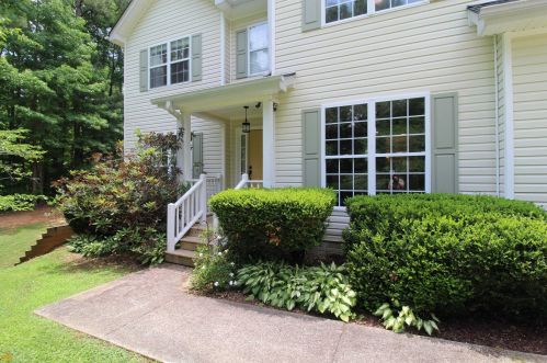 12 Glen Cannon Trl, Newnan, GA 30265-1419