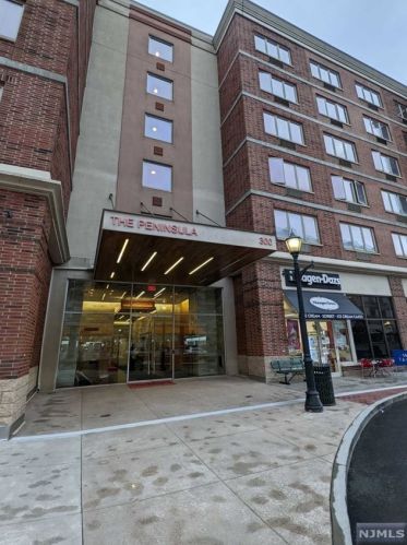 3510 City Pl, Edgewater NJ  07020-3153 exterior