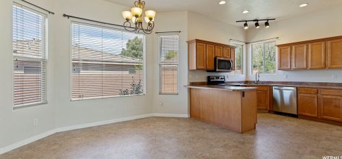 693 Castle Stone Dr, Washington, UT 84780-8238