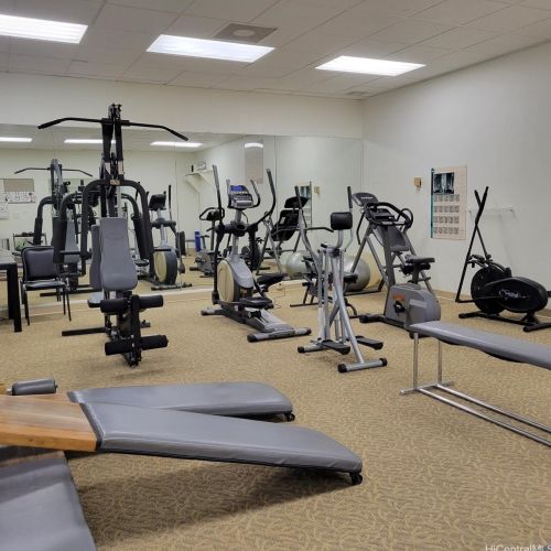 1561 Kanunu St, Honolulu HI  96814-3245 exterior