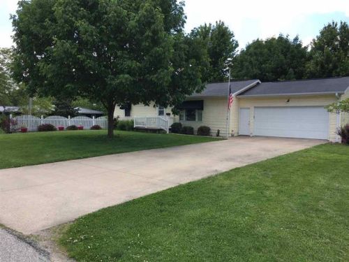 801 4th Ave, Aledo, IL 61231-2104