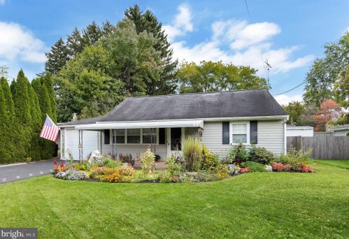 12 Dixfield Ave, Trenton, NJ 08618-1514