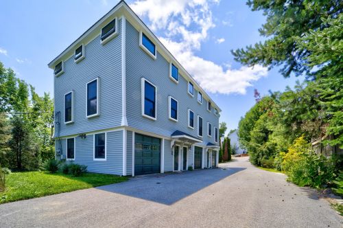 19 Pleasant St, Blue Hill, ME 04614-5937